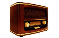 GPO - Winchester Retro Wooden Radio